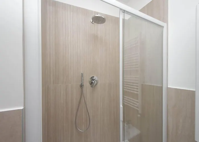 Indipendente - Due Bagni - San Lorenzo * Roma