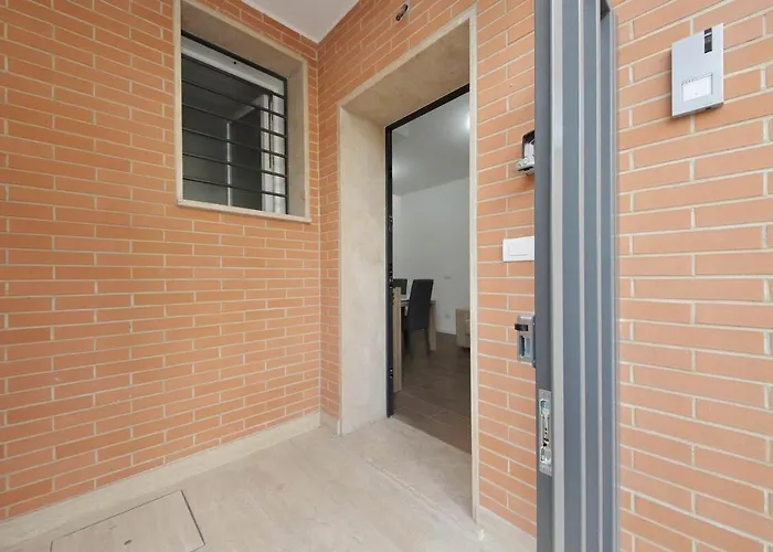 Indipendente - Due Bagni - San Lorenzo * Roma